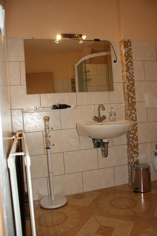 Hueblers-Schlafquartier Hotel Furstenwalde Ruang foto