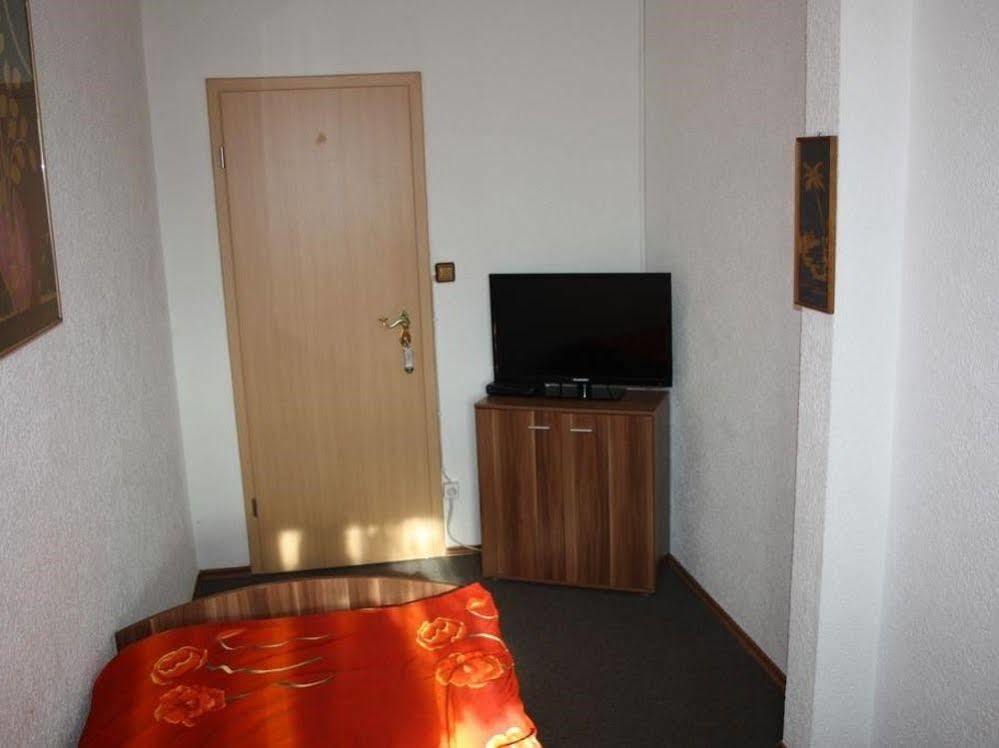 Hueblers-Schlafquartier Hotel Furstenwalde Bagian luar foto